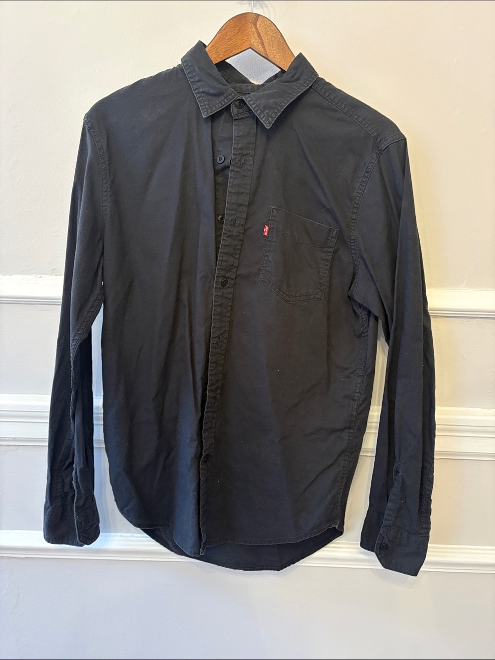 Levi's Black Long-Sleeve Button-Down Shirt with Chest Pocket